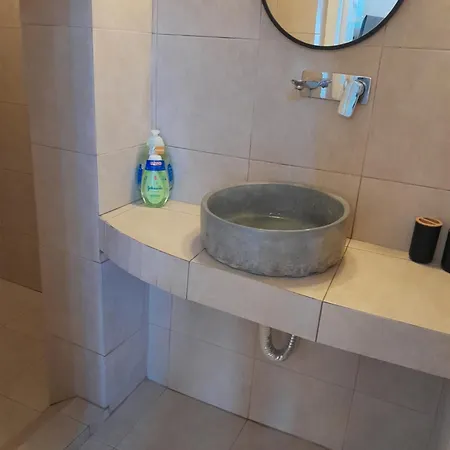 In New Management With Buffet Breakfast & Free Pick Up Up To 5 Days Lägenhet *