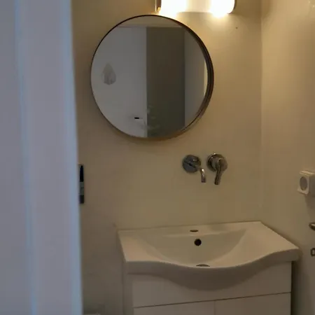 In New Management With Buffet Breakfast & Free Pick Up Up To 5 Days Lägenhet *